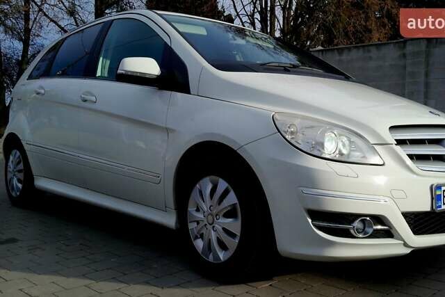 Белый Мерседес Б-класс, объемом двигателя 1.7 л и пробегом 130 тыс. км за 8700 $, фото 1 на Automoto.ua