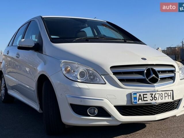 Білий Мерседес Б-клас, об'ємом двигуна 1.7 л та пробігом 92 тис. км за 8500 $, фото 1 на Automoto.ua