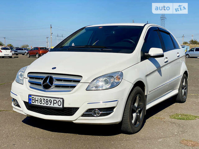 Белый Мерседес Б-класс, объемом двигателя 1.7 л и пробегом 244 тыс. км за 7800 $, фото 1 на Automoto.ua