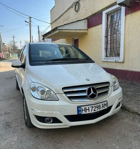 Белый Мерседес Б-класс, объемом двигателя 1.7 л и пробегом 83 тыс. км за 7500 $, фото 1 на Automoto.ua