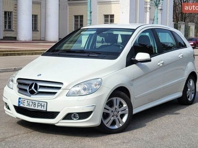 Белый Мерседес Б-класс, объемом двигателя 1.7 л и пробегом 92 тыс. км за 8300 $, фото 1 на Automoto.ua