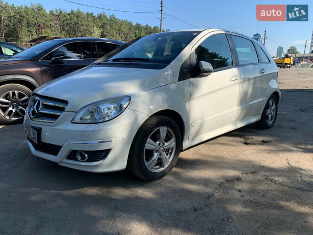 Білий Мерседес Б-клас, об'ємом двигуна 1.7 л та пробігом 75 тис. км за 8200 $, фото 1 на Automoto.ua