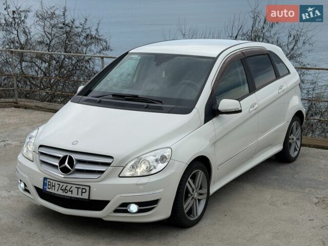 Білий Мерседес Б-клас, об'ємом двигуна 1.7 л та пробігом 122 тис. км за 7750 $, фото 1 на Automoto.ua
