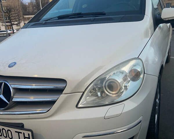 Білий Мерседес Б-клас, об'ємом двигуна 1.7 л та пробігом 160 тис. км за 8500 $, фото 1 на Automoto.ua