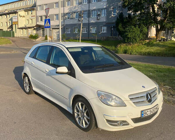 Мерседес Б-класс 2010 в Львове на Automoto.ua Белый Мерседес Б-класс, объемом двигателя 1.99 л и пробегом 330 тыс. км за 6665 $, фото 1 на Automoto.ua