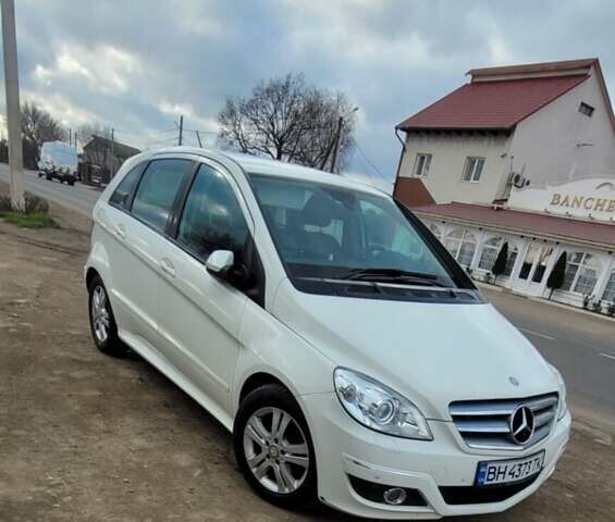 Білий Мерседес Б-клас, об'ємом двигуна 1.7 л та пробігом 141 тис. км за 9400 $, фото 1 на Automoto.ua