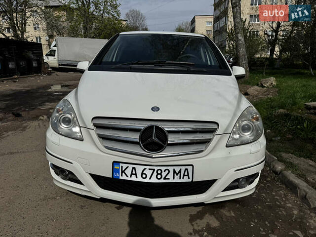 Білий Мерседес Б-клас, об'ємом двигуна 1.7 л та пробігом 120 тис. км за 8500 $, фото 1 на Automoto.ua