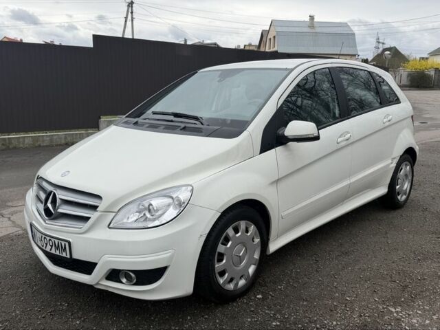 Білий Мерседес Б-клас, об'ємом двигуна 2 л та пробігом 240 тис. км за 3600 $, фото 1 на Automoto.ua