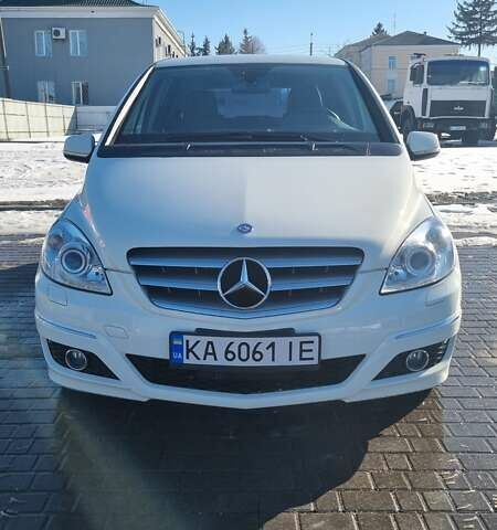 Белый Мерседес Б-класс, объемом двигателя 1.7 л и пробегом 103 тыс. км за 8999 $, фото 1 на Automoto.ua