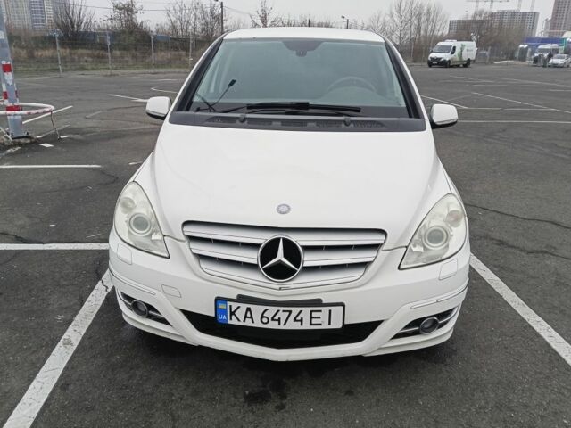 Белый Мерседес Б-класс, объемом двигателя 1.7 л и пробегом 117 тыс. км за 8000 $, фото 1 на Automoto.ua