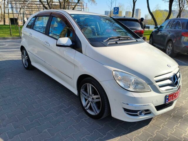 Білий Мерседес Б-клас, об'ємом двигуна 1.7 л та пробігом 127 тис. км за 9200 $, фото 1 на Automoto.ua