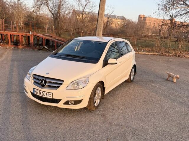 Білий Мерседес Б-клас, об'ємом двигуна 1.7 л та пробігом 124 тис. км за 9000 $, фото 1 на Automoto.ua