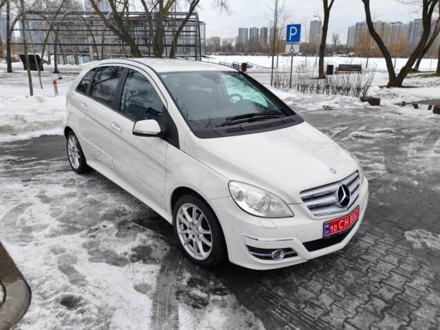 Белый Мерседес Б-класс, объемом двигателя 1.7 л и пробегом 138 тыс. км за 9300 $, фото 1 на Automoto.ua