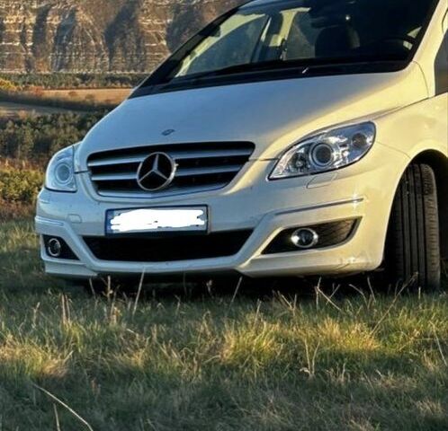 Білий Мерседес Б-клас, об'ємом двигуна 1.7 л та пробігом 43 тис. км за 9000 $, фото 1 на Automoto.ua