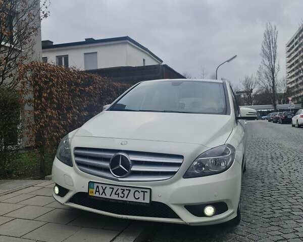 Білий Мерседес Б-клас, об'ємом двигуна 1.8 л та пробігом 134 тис. км за 12018 $, фото 1 на Automoto.ua