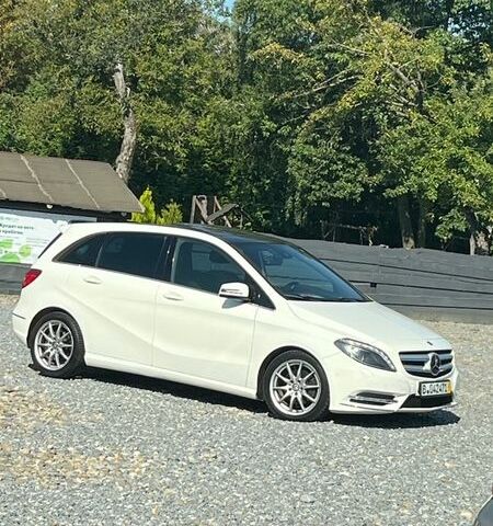 Белый Мерседес Б-класс, объемом двигателя 1.8 л и пробегом 400 тыс. км за 11700 $, фото 1 на Automoto.ua