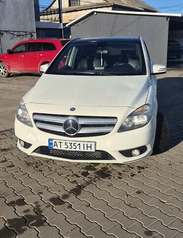 Белый Мерседес Б-класс, объемом двигателя 1.8 л и пробегом 249 тыс. км за 10500 $, фото 1 на Automoto.ua