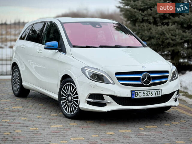 Білий Мерседес Б-клас, об'ємом двигуна 0 л та пробігом 160 тис. км за 9500 $, фото 1 на Automoto.ua