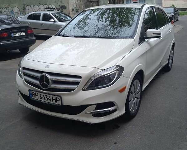 Белый Мерседес Б-класс, объемом двигателя 0 л и пробегом 60 тыс. км за 14500 $, фото 1 на Automoto.ua