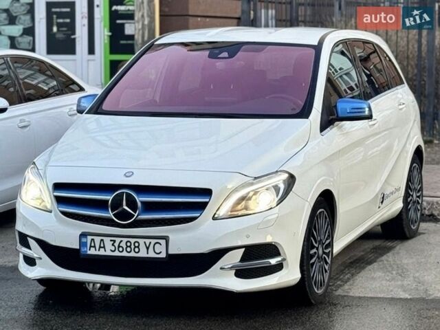 Белый Мерседес Б-класс, объемом двигателя 0 л и пробегом 67 тыс. км за 11900 $, фото 1 на Automoto.ua