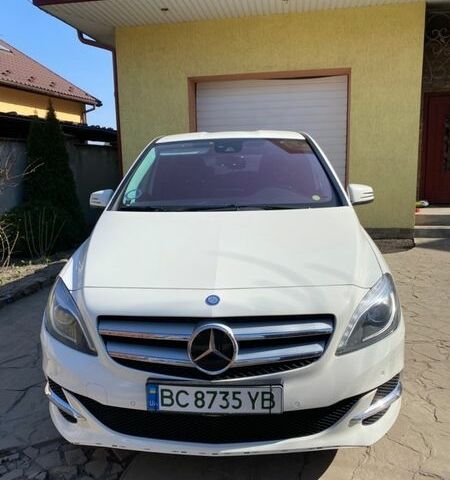 Белый Мерседес Б-класс, объемом двигателя 0 л и пробегом 128 тыс. км за 8000 $, фото 1 на Automoto.ua