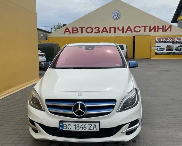 Білий Мерседес Б-клас, об'ємом двигуна 0 л та пробігом 150 тис. км за 11000 $, фото 1 на Automoto.ua