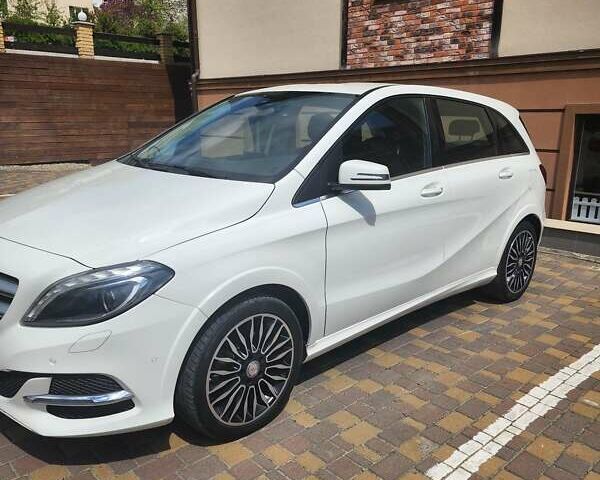 Білий Мерседес Б-клас, об'ємом двигуна 0 л та пробігом 120 тис. км за 10500 $, фото 1 на Automoto.ua