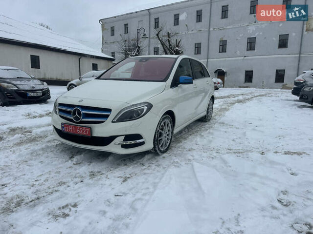 Белый Мерседес Б-класс, объемом двигателя 0 л и пробегом 67 тыс. км за 10900 $, фото 1 на Automoto.ua