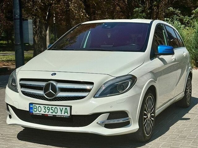 Белый Мерседес Б-класс, объемом двигателя 0 л и пробегом 143 тыс. км за 10399 $, фото 1 на Automoto.ua