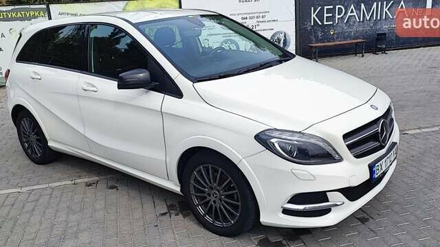 Білий Мерседес Б-клас, об'ємом двигуна 0 л та пробігом 100 тис. км за 9000 $, фото 1 на Automoto.ua