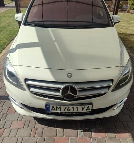 Білий Мерседес Б-клас, об'ємом двигуна 0 л та пробігом 100 тис. км за 9500 $, фото 1 на Automoto.ua