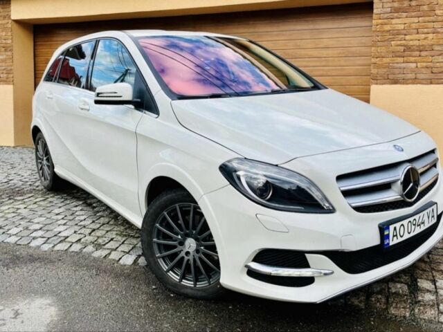 Белый Мерседес Б-класс, объемом двигателя 0 л и пробегом 170 тыс. км за 10500 $, фото 1 на Automoto.ua