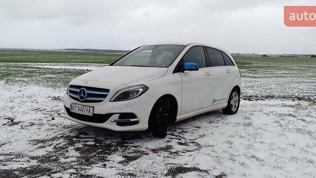 Білий Мерседес Б-клас, об'ємом двигуна 0 л та пробігом 120 тис. км за 10000 $, фото 1 на Automoto.ua