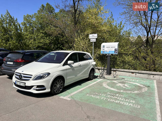 Белый Мерседес Б-класс, объемом двигателя 0 л и пробегом 93 тыс. км за 11000 $, фото 1 на Automoto.ua