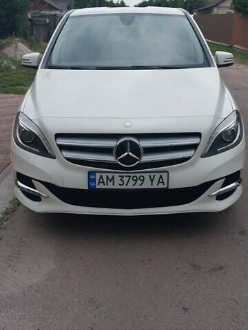 Білий Мерседес Б-клас, об'ємом двигуна 0 л та пробігом 150 тис. км за 10300 $, фото 1 на Automoto.ua