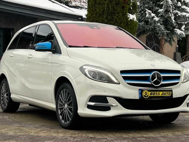 Белый Мерседес Б-класс, объемом двигателя 0 л и пробегом 146 тыс. км за 11700 $, фото 1 на Automoto.ua