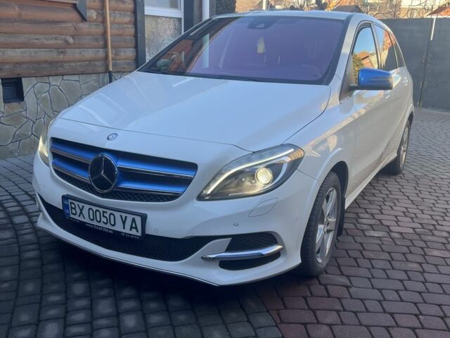 Белый Мерседес Б-класс, объемом двигателя 0 л и пробегом 82 тыс. км за 10500 $, фото 1 на Automoto.ua