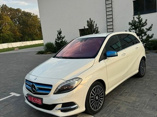 Білий Мерседес Б-клас, об'ємом двигуна 0 л та пробігом 24 тис. км за 12300 $, фото 1 на Automoto.ua