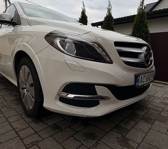 Білий Мерседес Б-клас, об'ємом двигуна 0 л та пробігом 152 тис. км за 10000 $, фото 1 на Automoto.ua