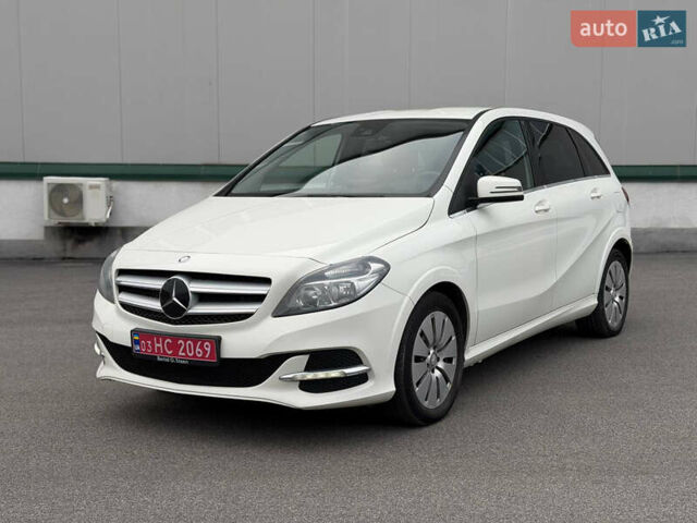 Белый Мерседес Б-класс, объемом двигателя 0 л и пробегом 120 тыс. км за 8500 $, фото 1 на Automoto.ua