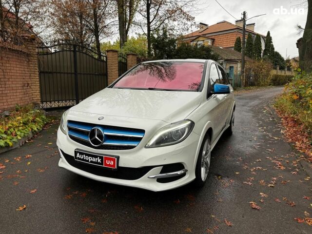 Белый Мерседес Б-класс, объемом двигателя 0 л и пробегом 120 тыс. км за 9440 $, фото 1 на Automoto.ua