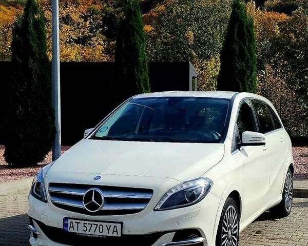 Белый Мерседес Б-класс, объемом двигателя 0 л и пробегом 123 тыс. км за 10900 $, фото 1 на Automoto.ua