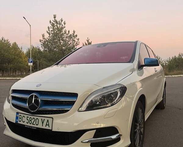 Білий Мерседес Б-клас, об'ємом двигуна 0 л та пробігом 146 тис. км за 11300 $, фото 1 на Automoto.ua