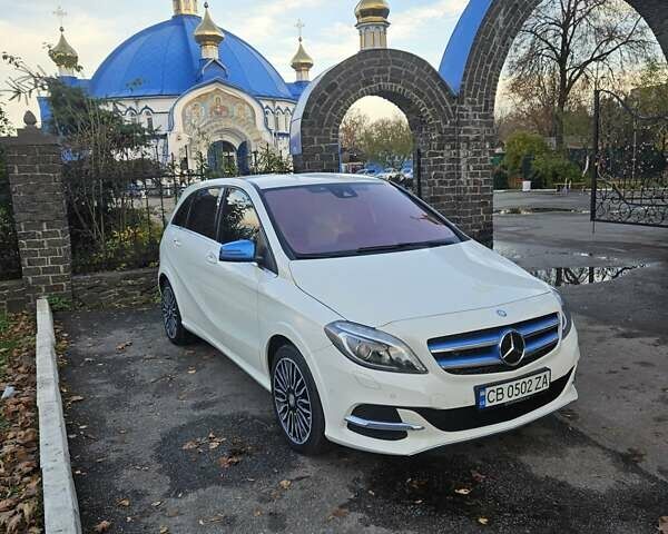 Белый Мерседес Б-класс, объемом двигателя 0 л и пробегом 86 тыс. км за 10800 $, фото 1 на Automoto.ua