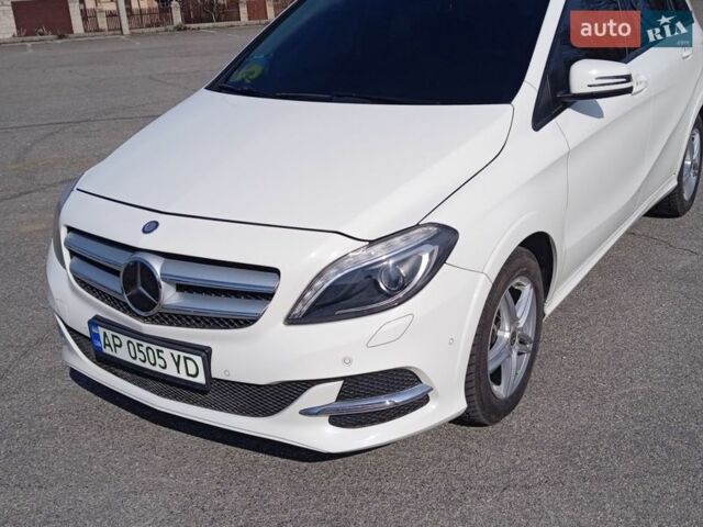 Білий Мерседес Б-клас, об'ємом двигуна 0 л та пробігом 37 тис. км за 12000 $, фото 1 на Automoto.ua