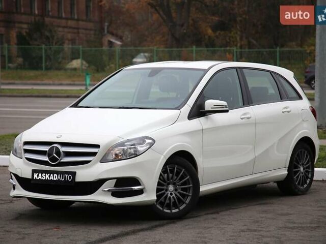 Белый Мерседес Б-класс, объемом двигателя 0 л и пробегом 158 тыс. км за 9500 $, фото 1 на Automoto.ua