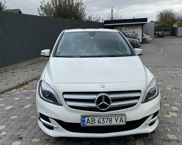 Белый Мерседес Б-класс, объемом двигателя 0 л и пробегом 122 тыс. км за 12550 $, фото 1 на Automoto.ua