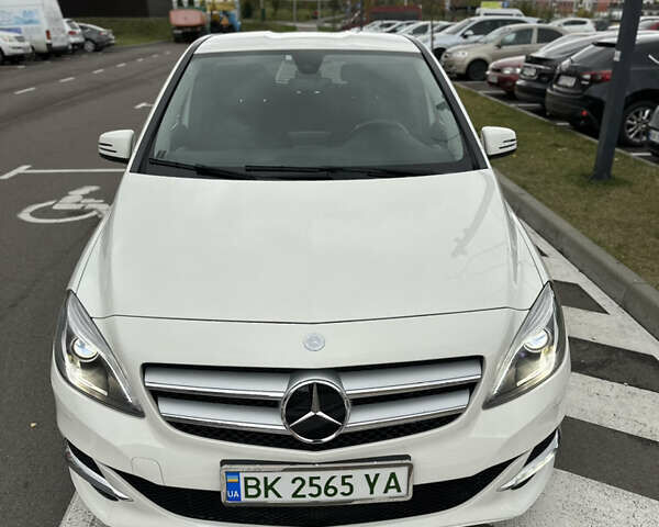 Белый Мерседес Б-класс, объемом двигателя 0 л и пробегом 120 тыс. км за 12100 $, фото 1 на Automoto.ua