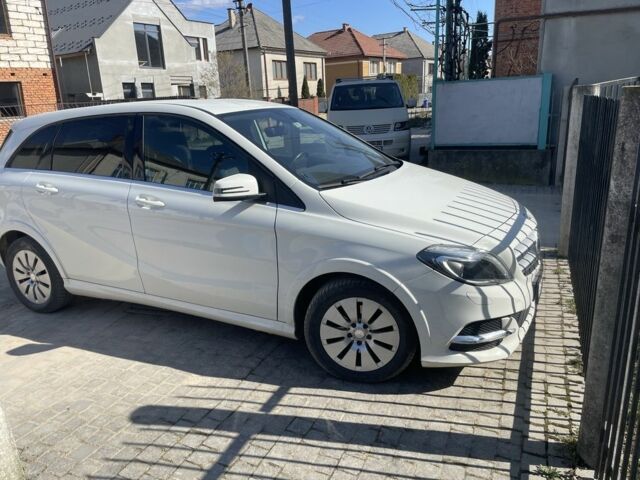 Белый Мерседес Б-класс, объемом двигателя 0 л и пробегом 150 тыс. км за 10999 $, фото 1 на Automoto.ua