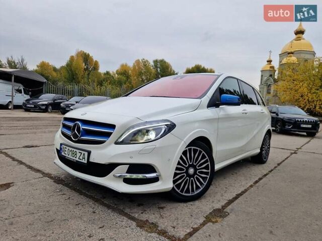 Мерседес Б-клас 2016 у Дніпро (Дніпропетровську) на Automoto.ua Білий Мерседес Б-клас, об'ємом двигуна 0 л та пробігом 99 тис. км за 11999 $, фото 1 на Automoto.ua